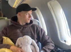 Ossi Ketola kuvattuna yksityiskoneessa.