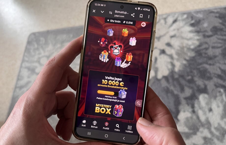 Kuvassa näkyy Vana Lauri:n uusi kasinobrändi, Jokeri, ja sen Bonustuplaus.