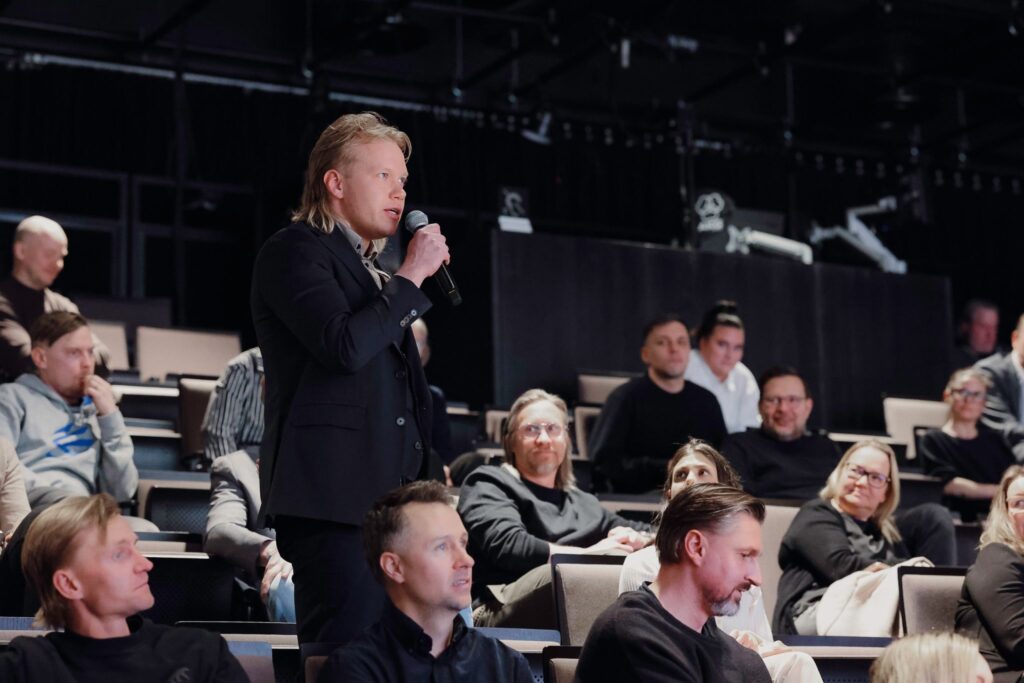 Aleksi Virtanen Rahapelialan järjestämässä keskustelutapahtumassa Keskuskirjasto Oodissa. Kuva: Marina Gargi