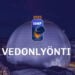 Kuvassa MM-kilpailujen järjestämispaikka, Tukholman Avicii Areena. Sen edessä IIHF 2025 logo ja teksti "Vedonlyönti".