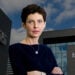 Denise Coates Bet365 toimiston edessä.