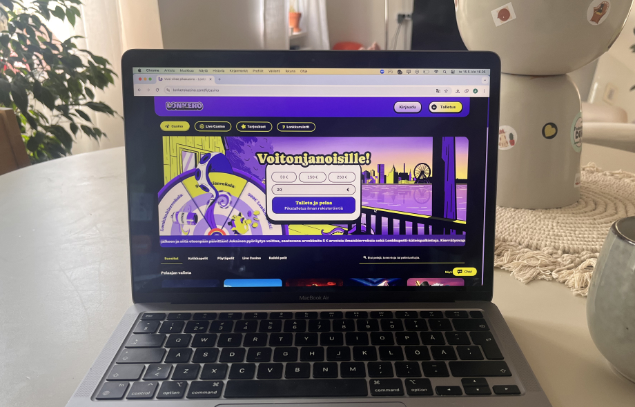 Kuvassa näkyy Lonkero kasinon etusivun talletuslomake Macbook Air -tietokoneella.