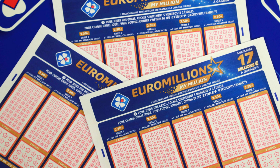 EuroMillions-pelikuponkeja levitettynä viuhkaksi.
