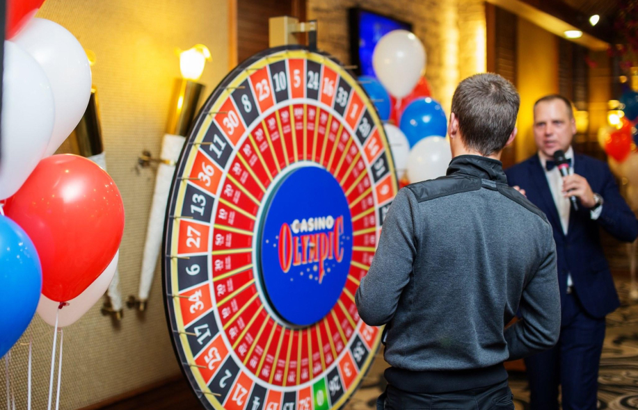Baltian suurimman kasinon Casino Olympicin promootiopyörä.