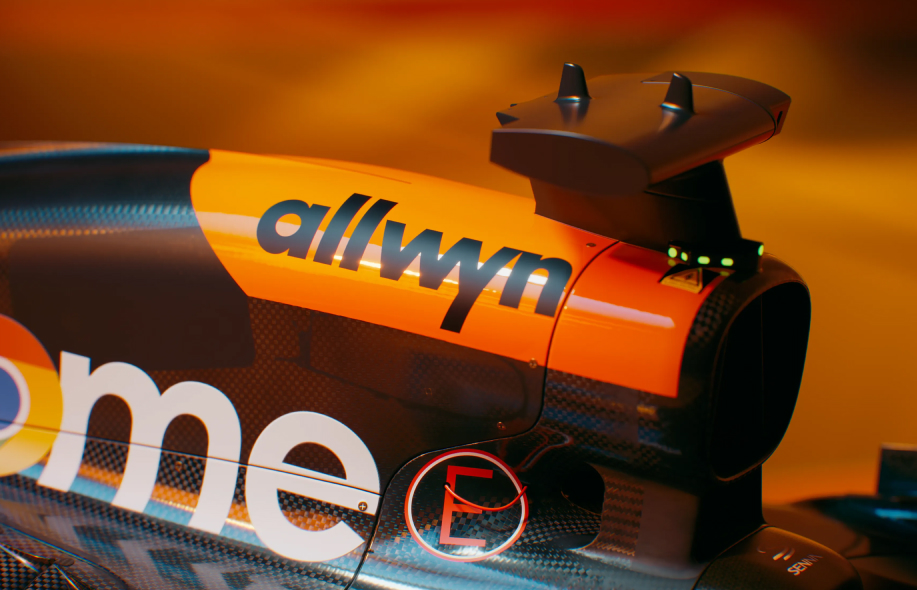 Allwyn-rahapeliyrityksen logo Mclaren F1 autossa.
