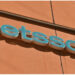 Betssonin logo yhtiön toimiston ulkoseinällä.