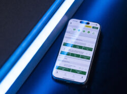 Unibetin vedonlyönti auki puhelimessa.