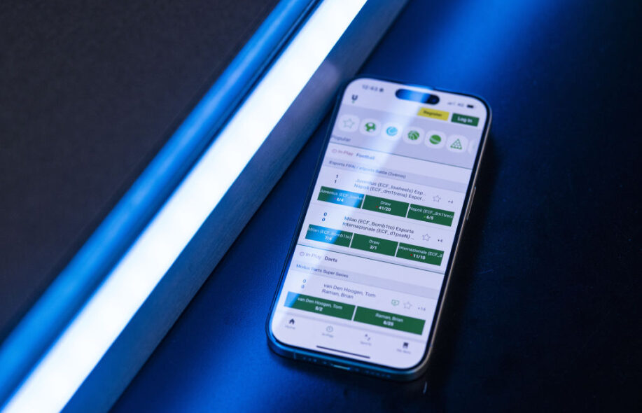 Unibetin vedonlyönti auki puhelimessa.