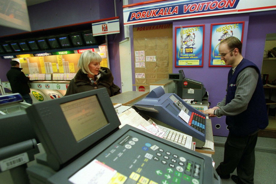 Kuvassa Veikkaus myyntipaikka 90-luvulla.