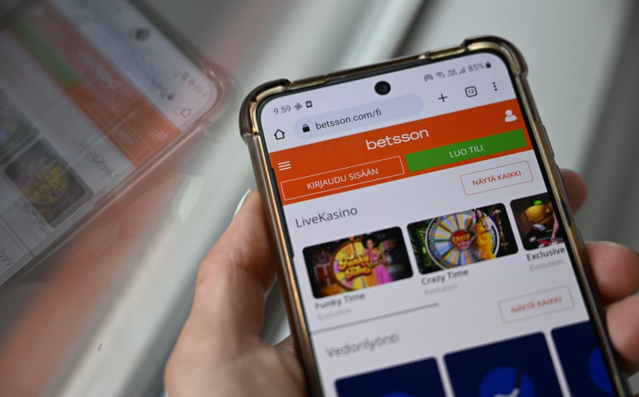Betsson suomenkielinen sivu auki kännykällä